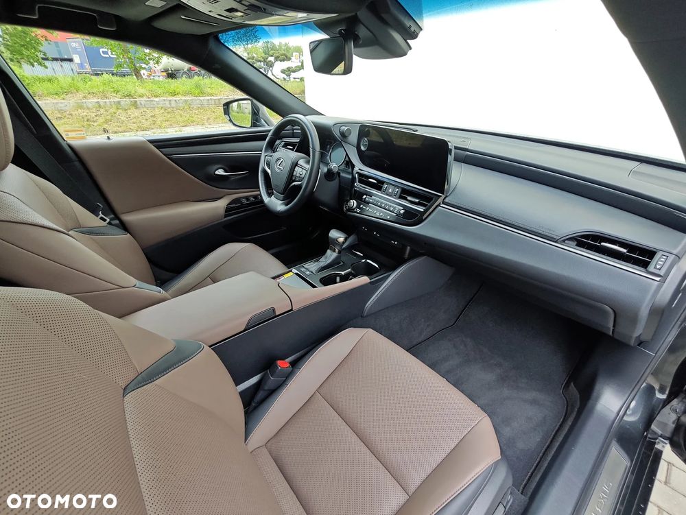 Lexus ES 300h F Sport Design - 4