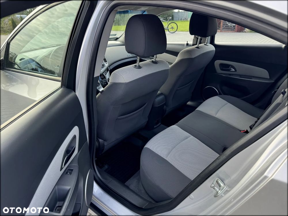 Chevrolet Cruze 1.6 Base - 19