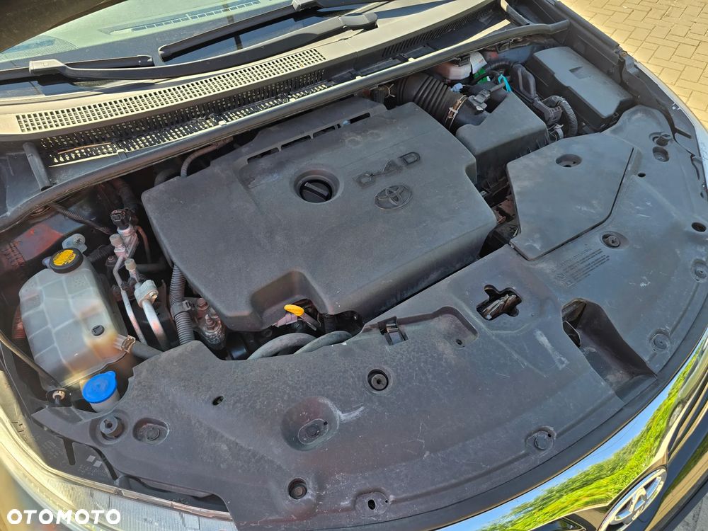 Toyota Avensis - 16