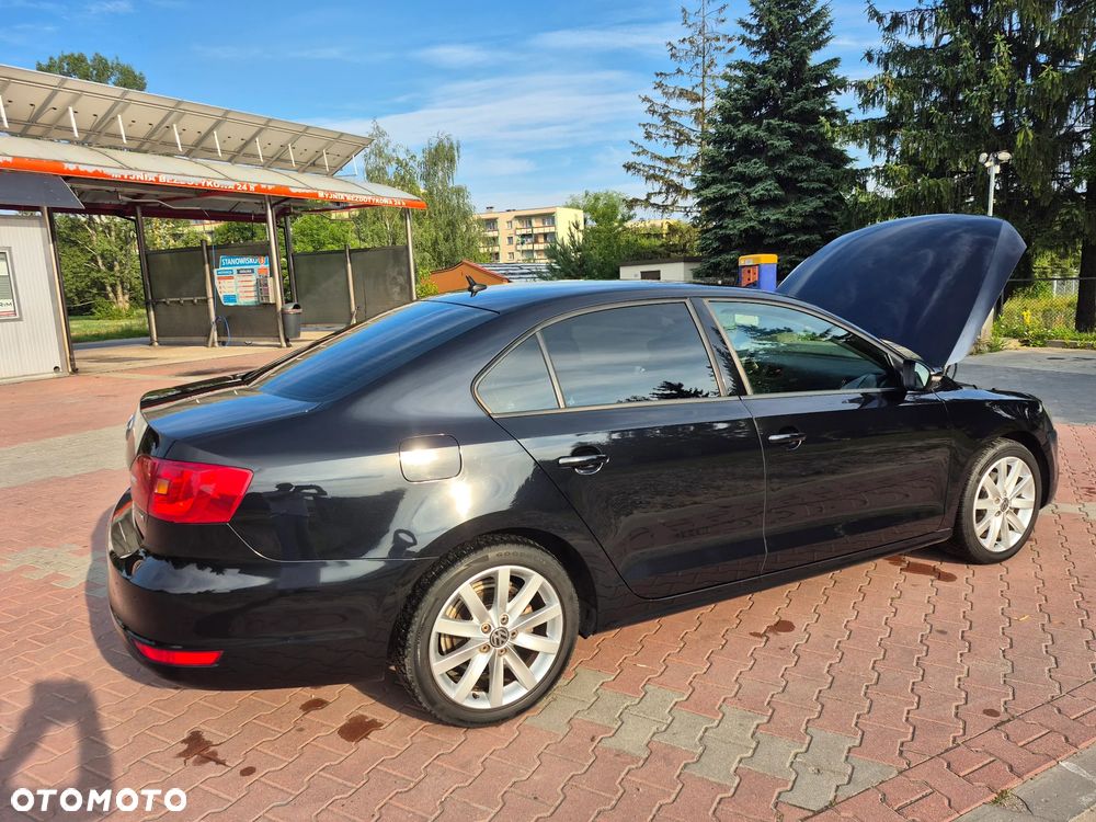 Volkswagen Jetta 1.6 TDI Trendline - 10