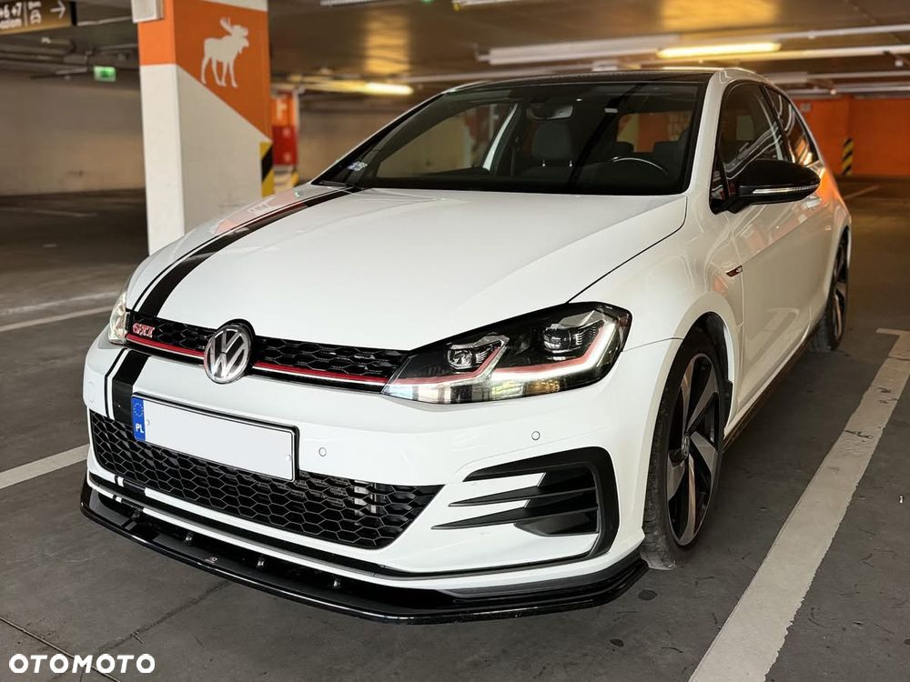 Volkswagen Golf - 1