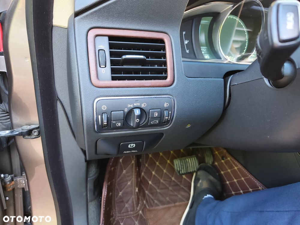 Volvo XC 70 - 21