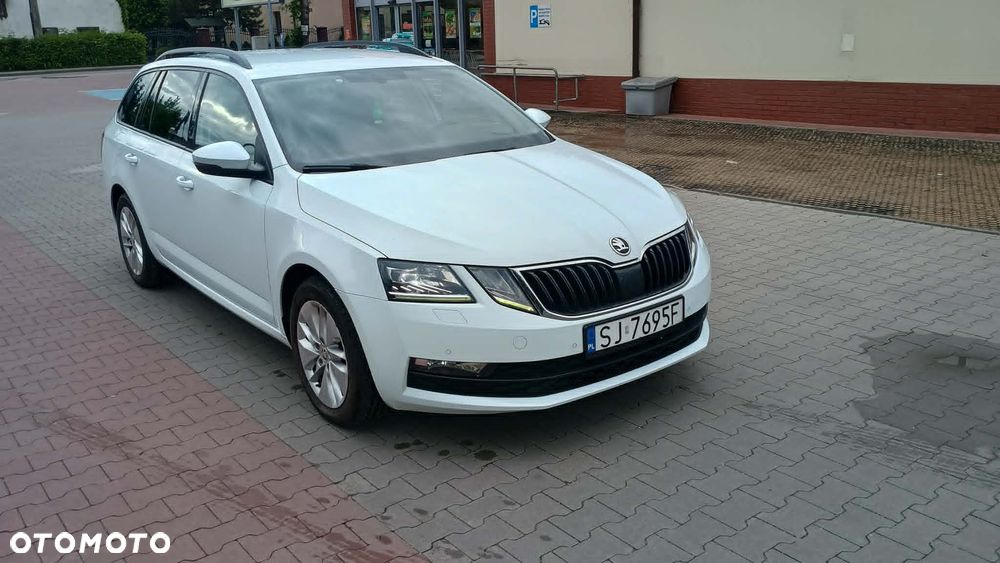 Skoda Octavia 1.6 TDI DSG Ambition - 1