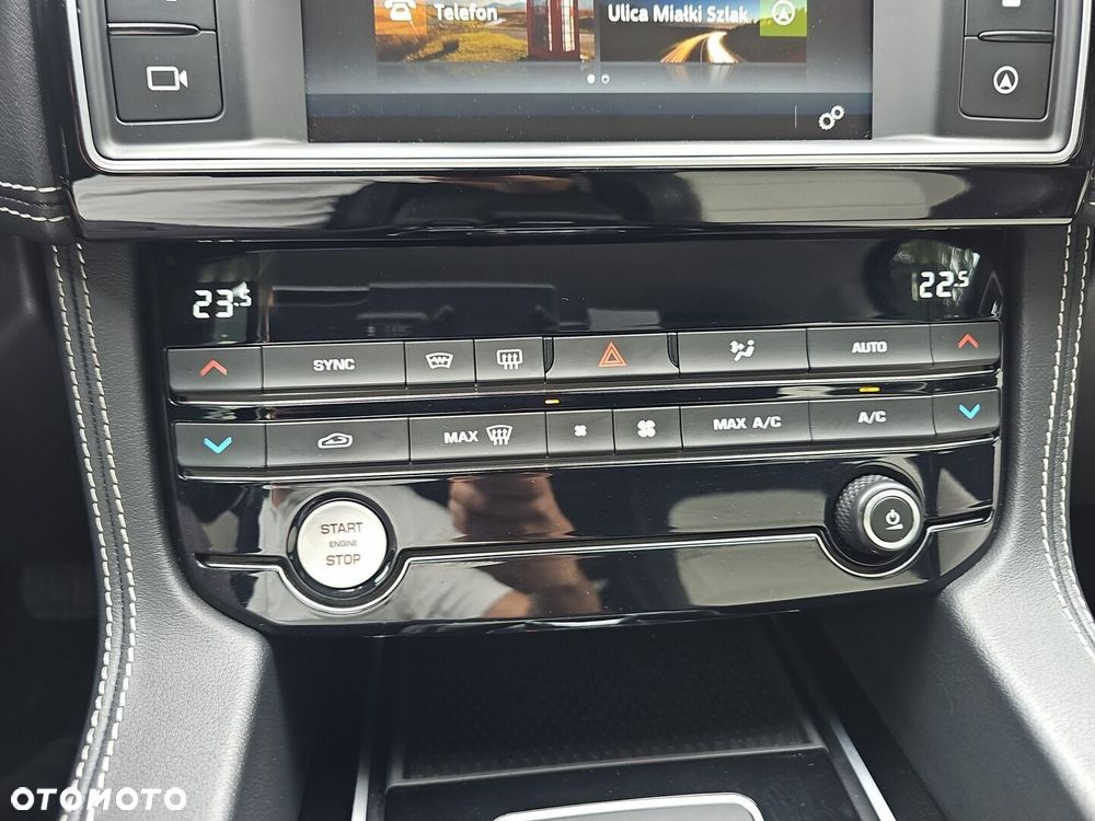 Jaguar F-Pace - 27