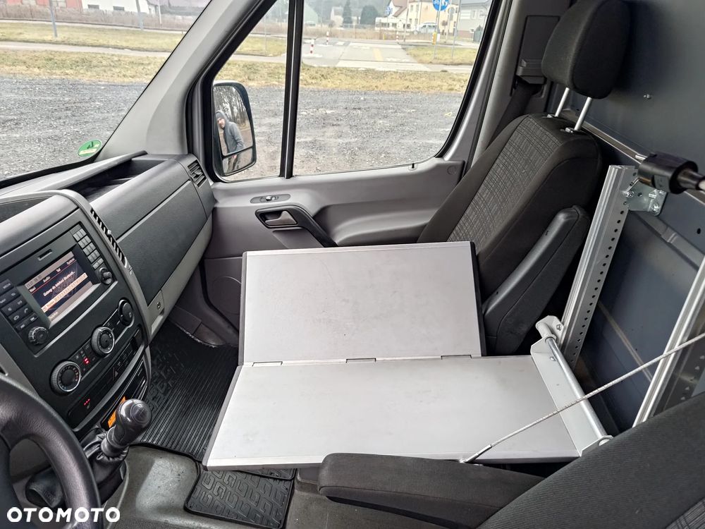 Mercedes-Benz Sprinter - 12