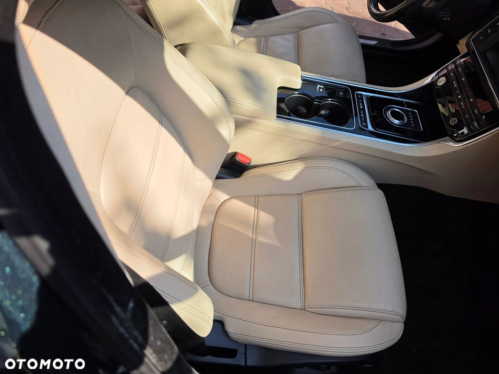 Jaguar XE 2.0 D AWD R-Sport - 10