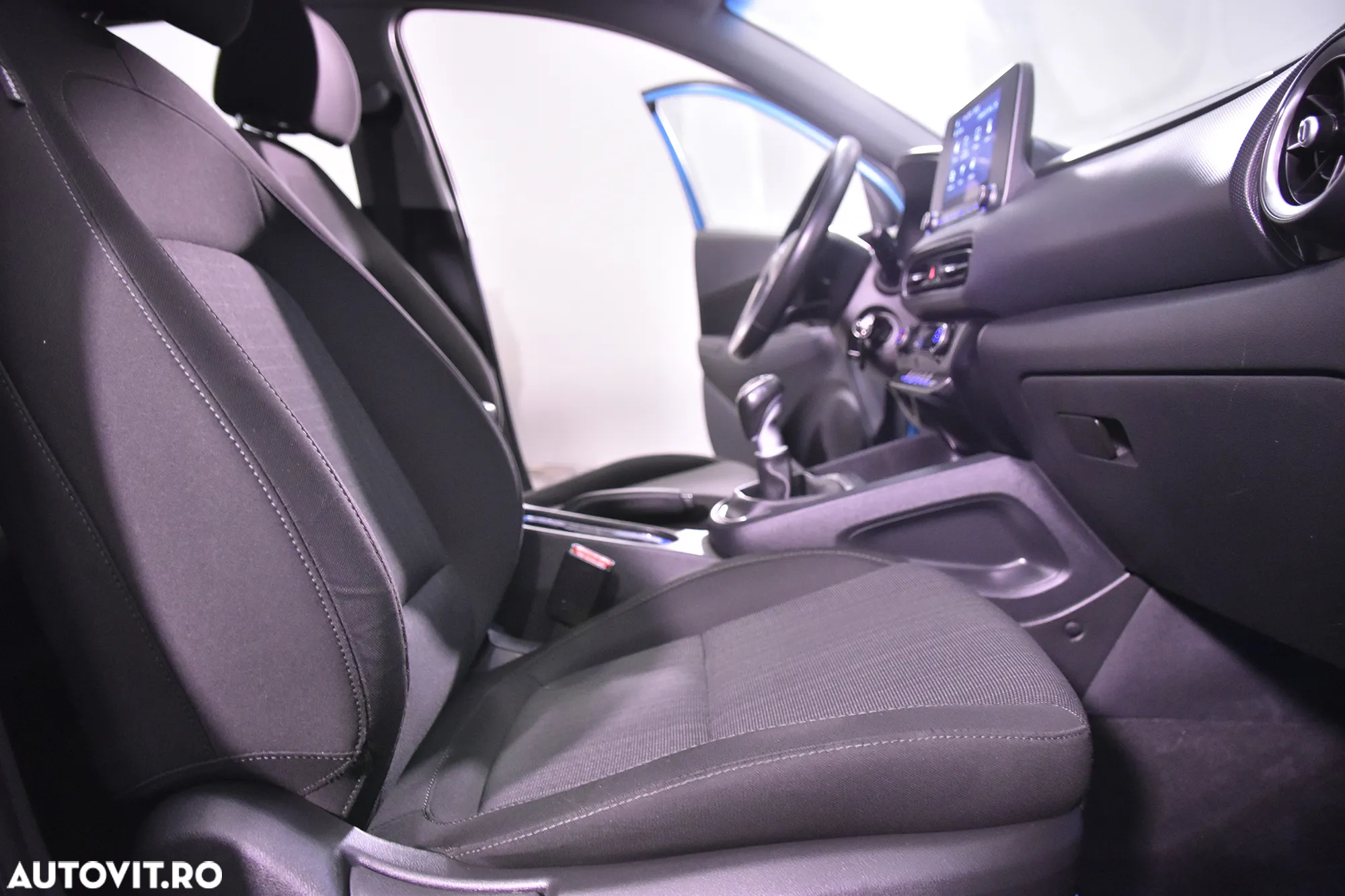 Hyundai KONA - 11