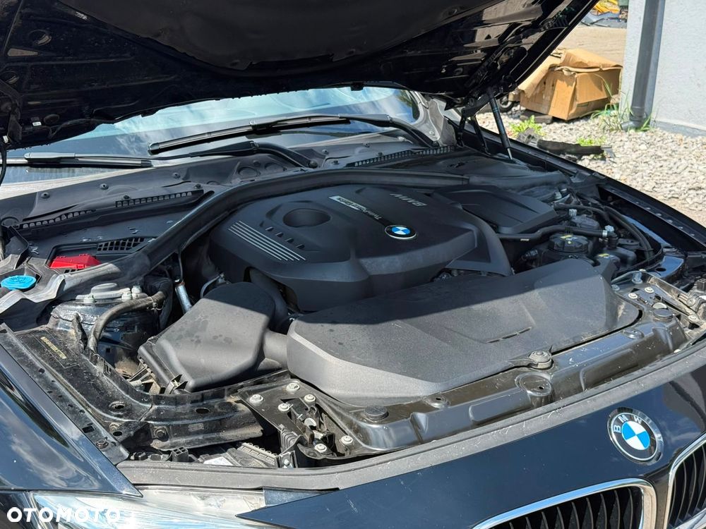 BMW Seria 3 320i GPF xDrive - 11