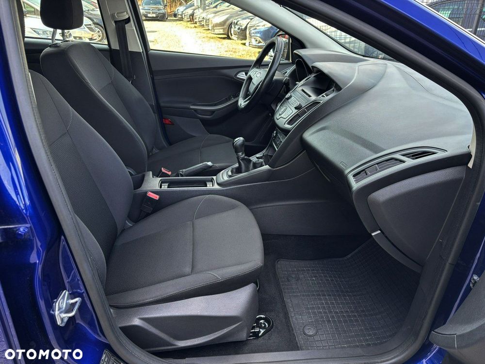 Ford Focus - 32