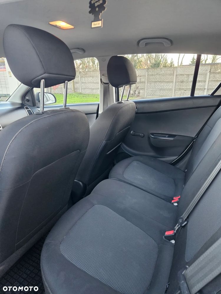 Hyundai i20 1.1 CRDi Classic + - 10