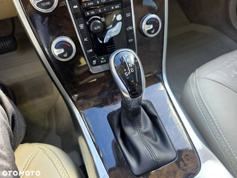 Volvo XC 70 T5 Drive-E Dynamic Momentum - 23