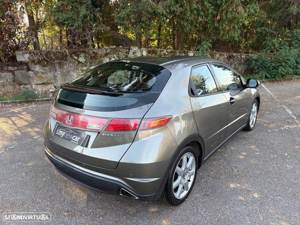 Honda Civic 1.6 ES Exclusive Hi-Tech - 17