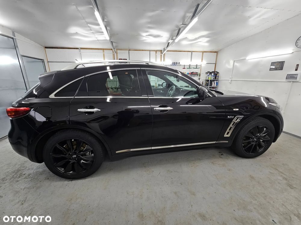 Infiniti QX70 - 4