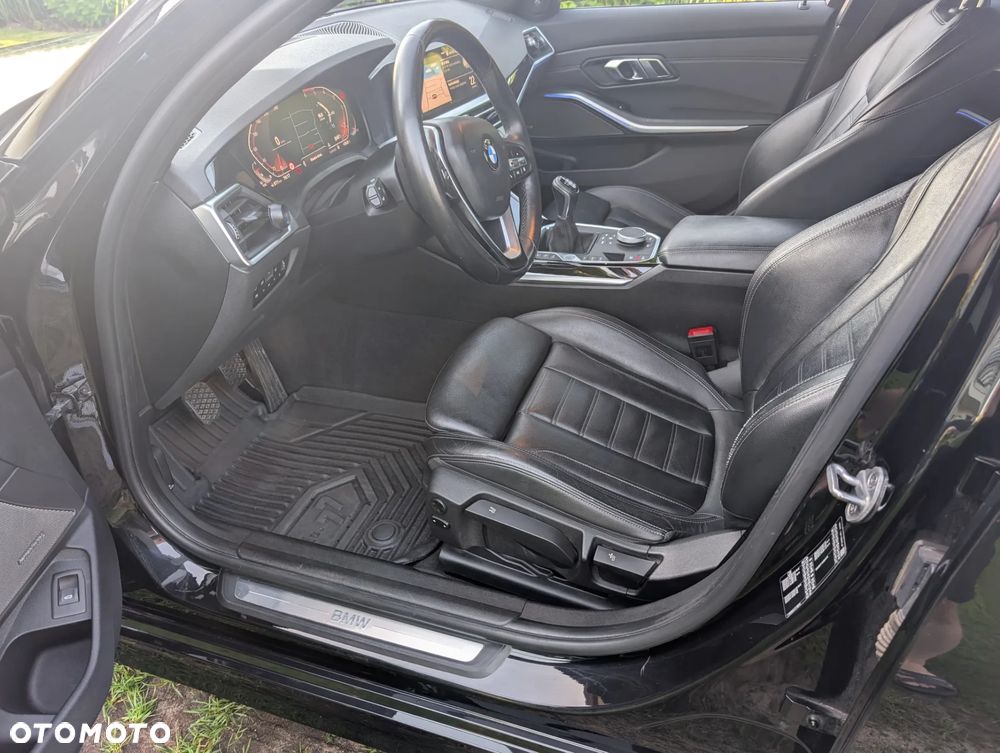 BMW Seria 3 320d Sport Line - 10