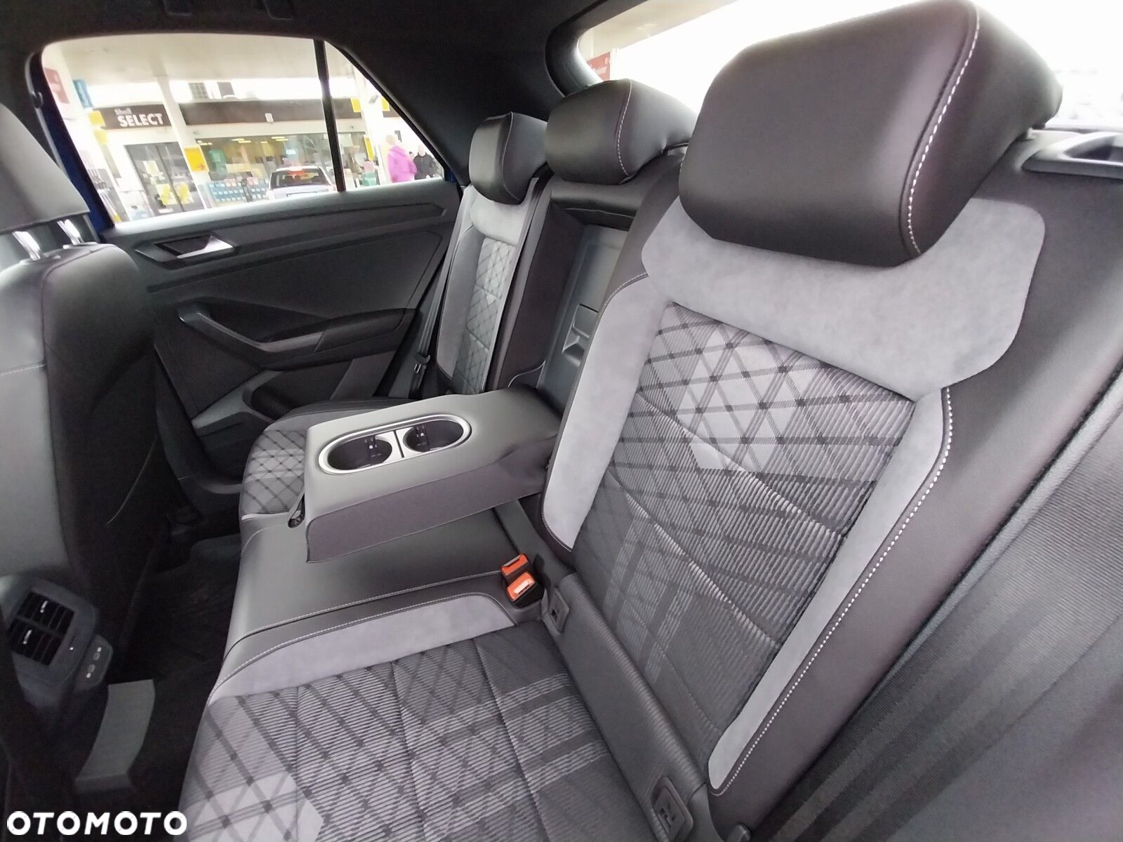 Volkswagen T-Roc - 11