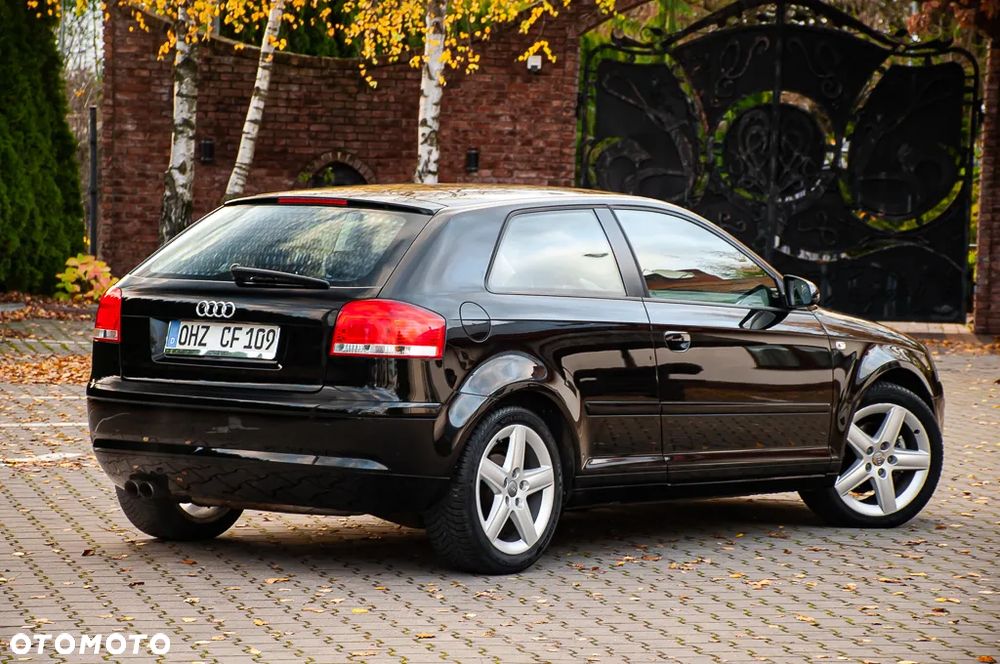 Audi A3 3-drzwiowe 2.0 FSI Attraction - 16