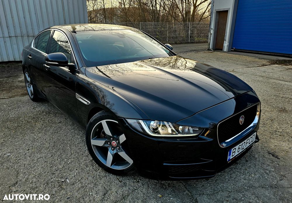 Jaguar XE - 1