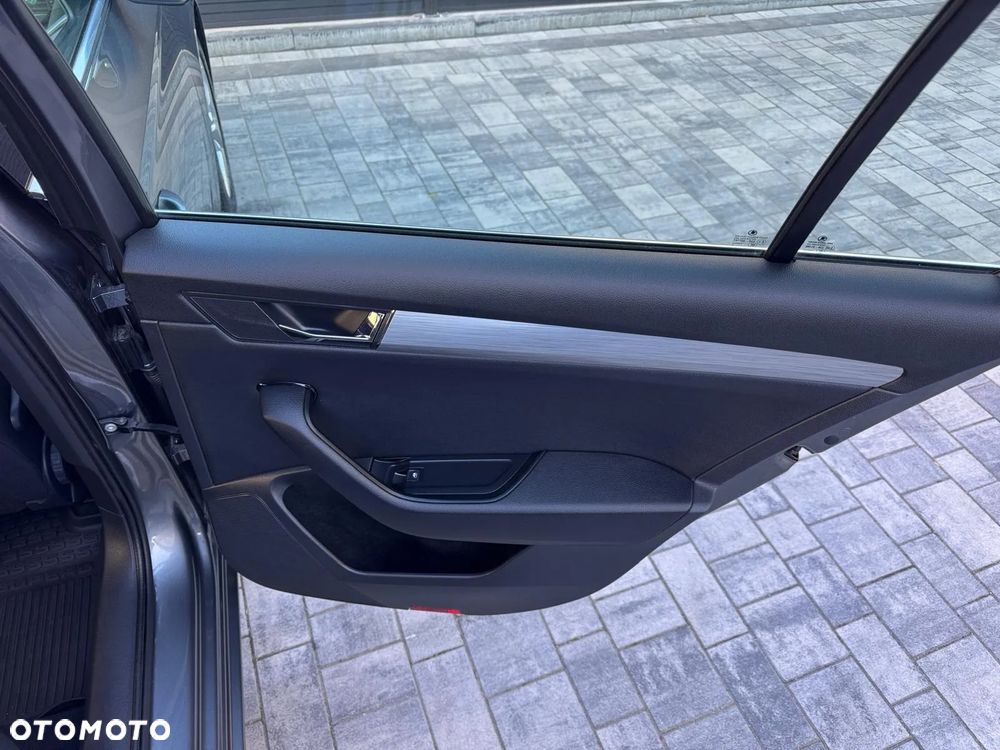 Skoda Superb 2.0 TDI SCR Ambition DSG - 29