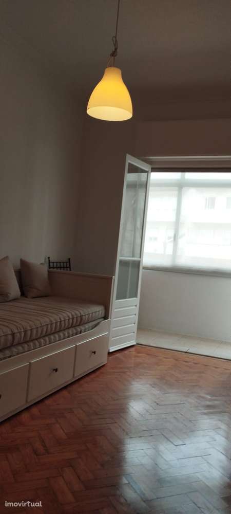 T2 soalheiro, disponível de imediato, situado num bairro tranquilo - Grande imagem: 4/11