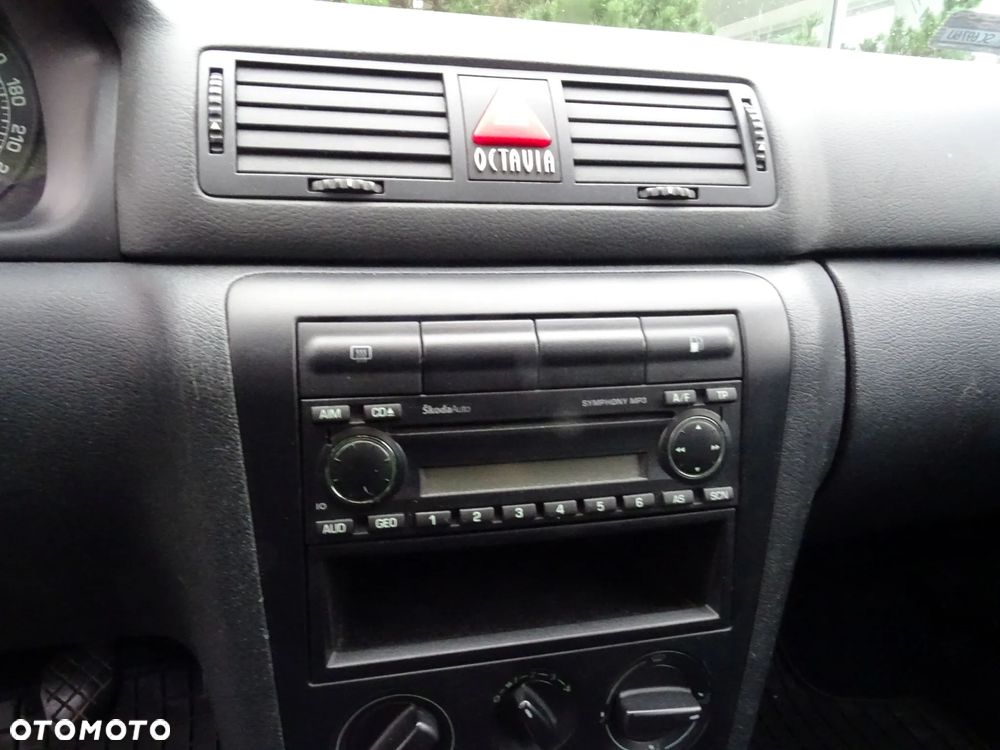Skoda Octavia 1.6 Ambiente - 8