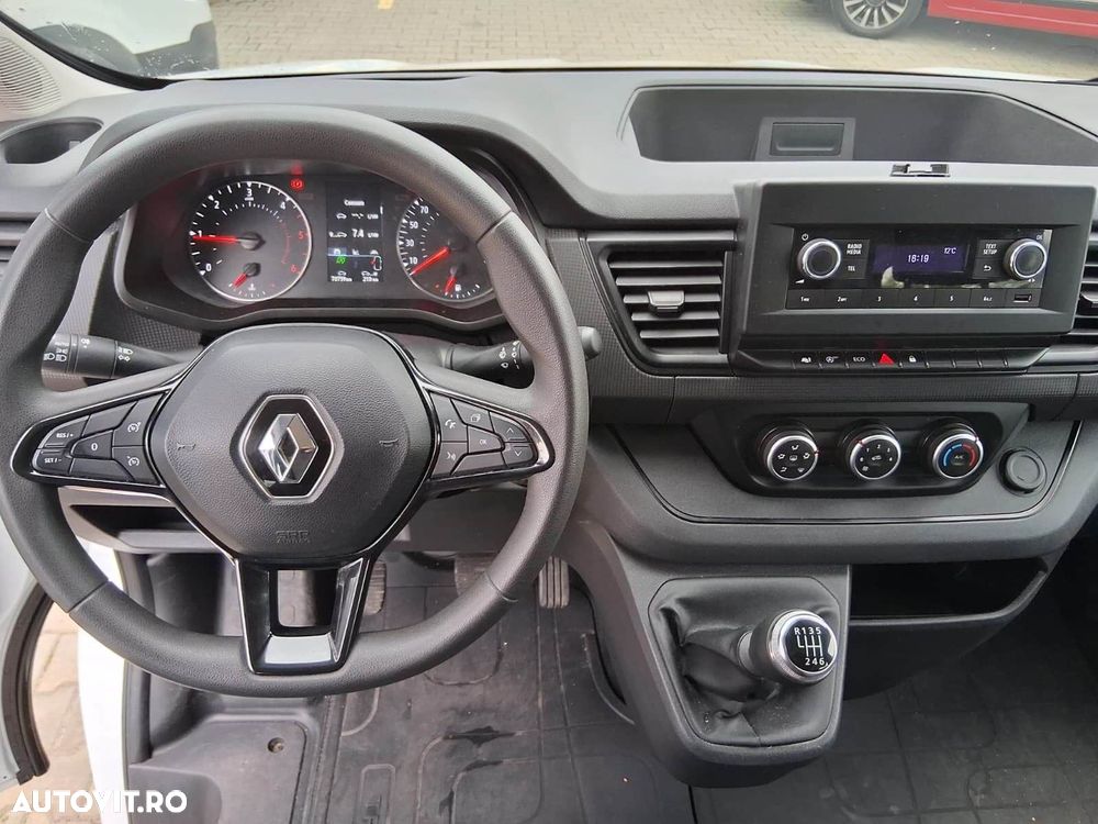 Renault Trafic - 12
