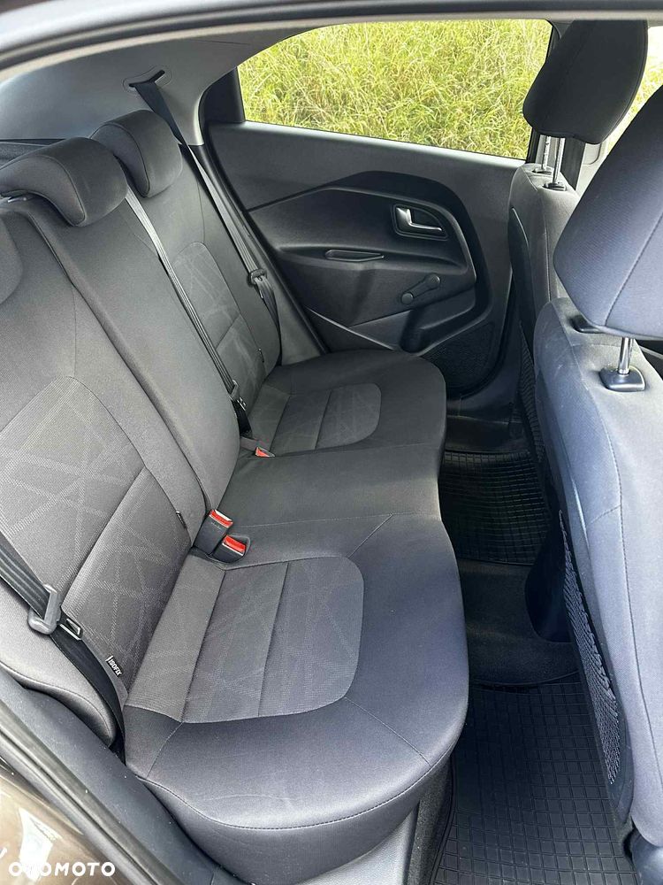Kia Rio - 15