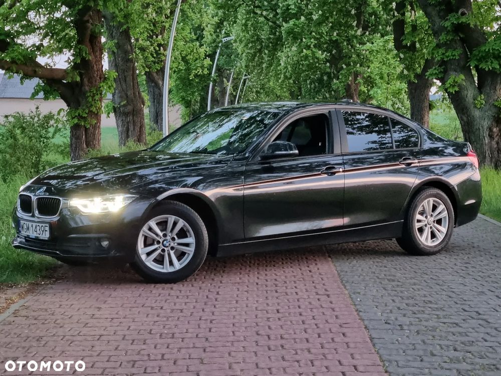 BMW Seria 3 318i Luxury Line - 36