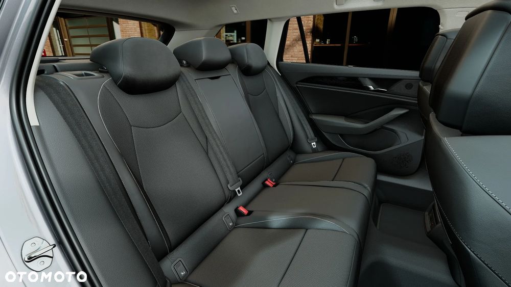 Volkswagen Passat Variant 1.5 TSI ACT mHEV Business Plus DSG - 13