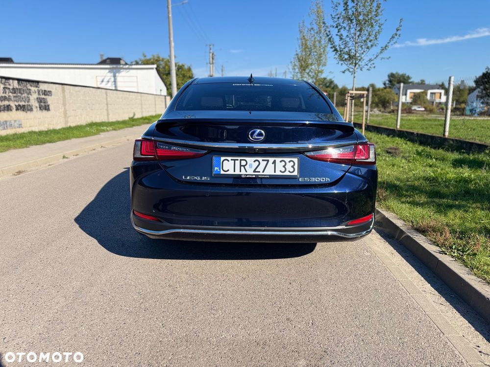 Lexus ES - 7
