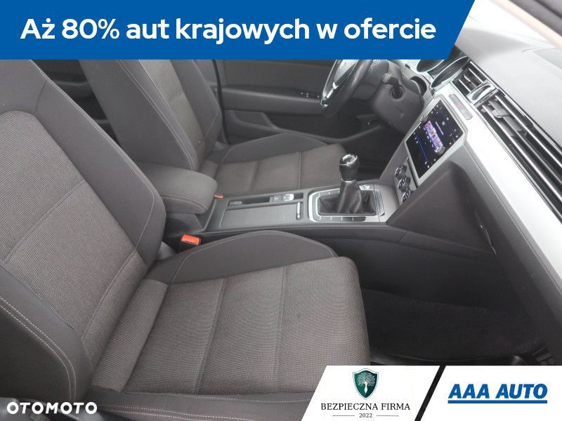 Volkswagen Passat - 11