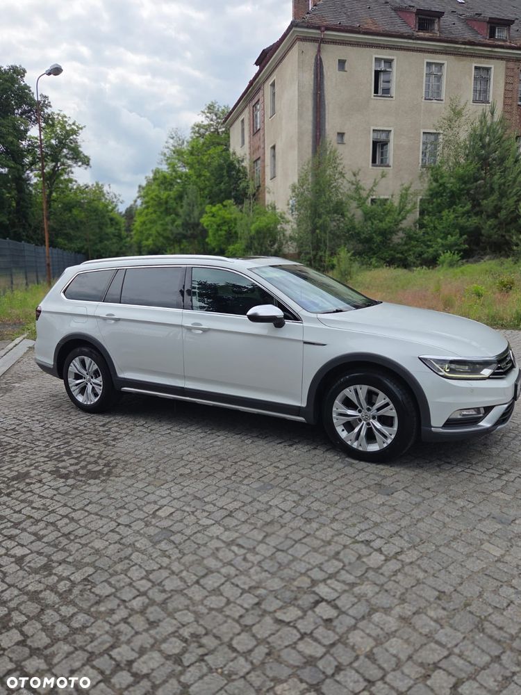 Volkswagen Passat 2.0 TDI SCR 4Mot DSG Comfortline - 2