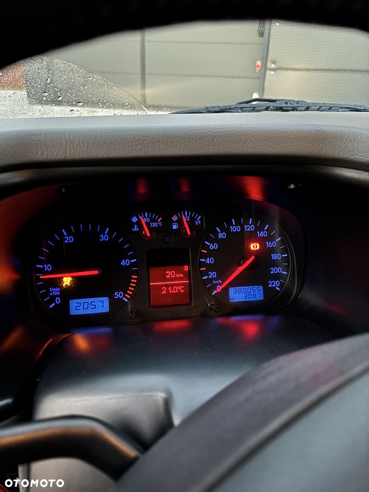 Volkswagen Multivan Standard - 5