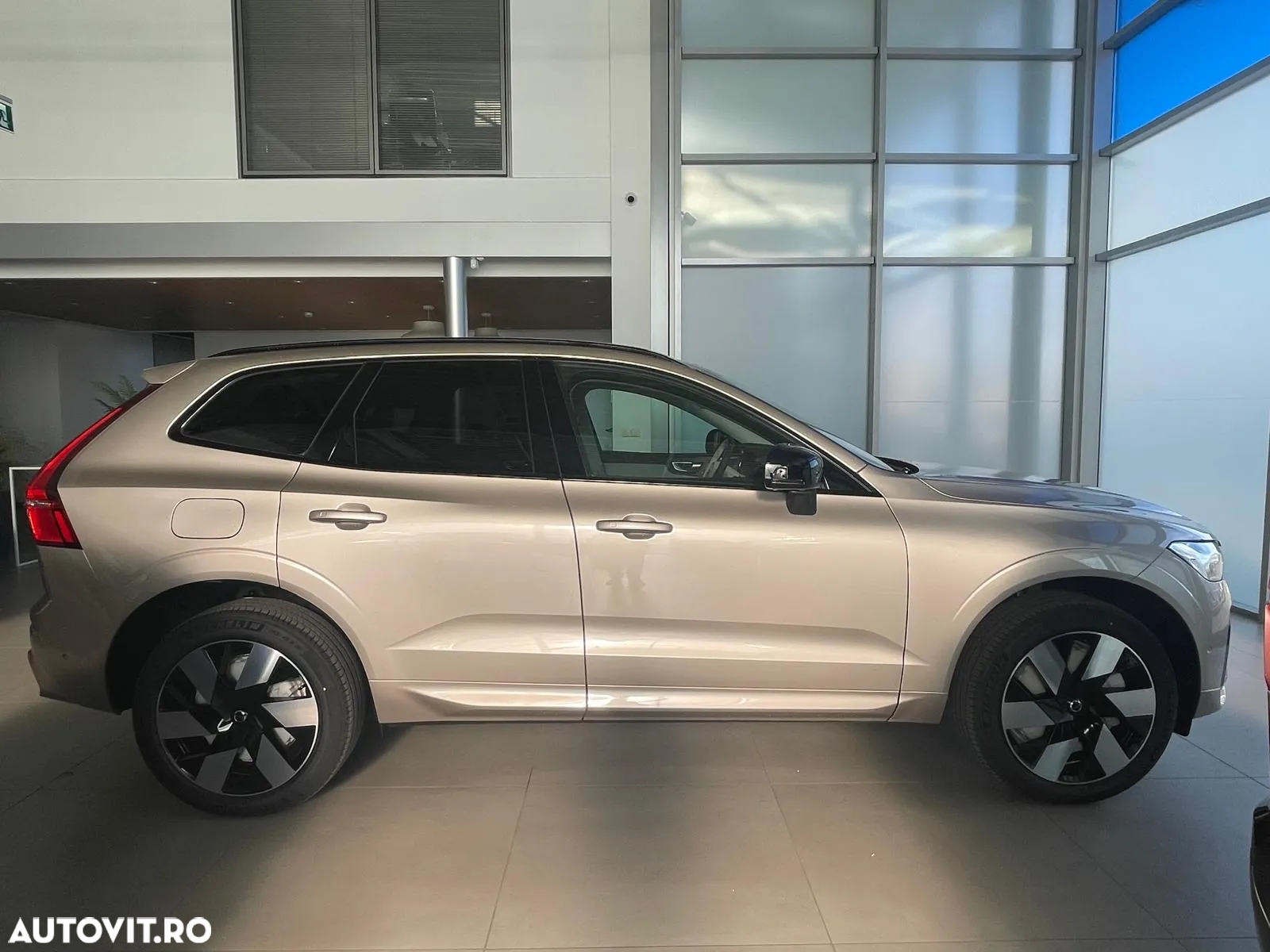 Volvo XC 60 Recharge T8 AWD AT Ultimate Dark - 9