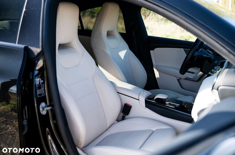 Mercedes-Benz CLA - 31