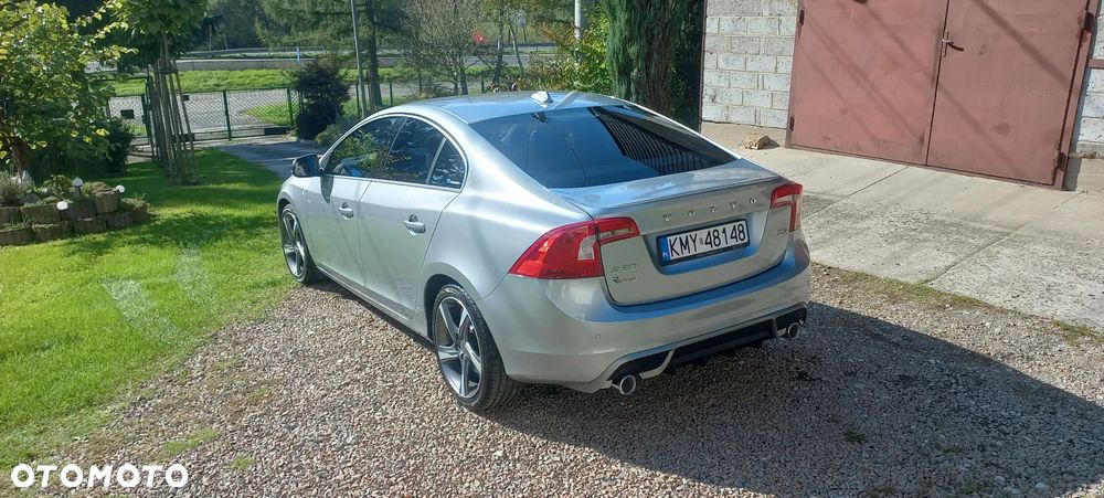 Volvo S60 D3 R-Design - 3