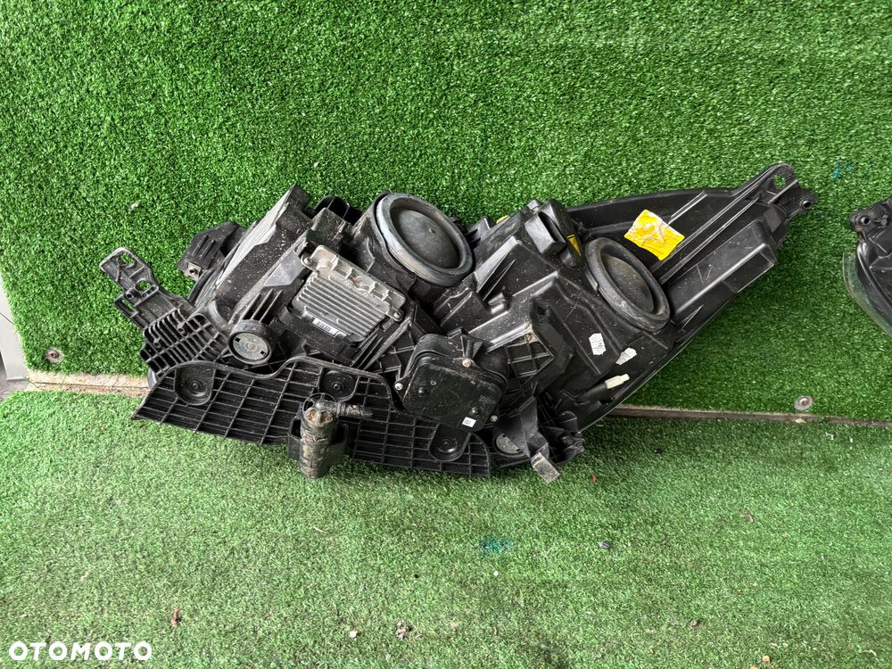 Ford Kuga MK2 lift lampa lewa ,prawa Xenon  ST Line czarny  środek - 4