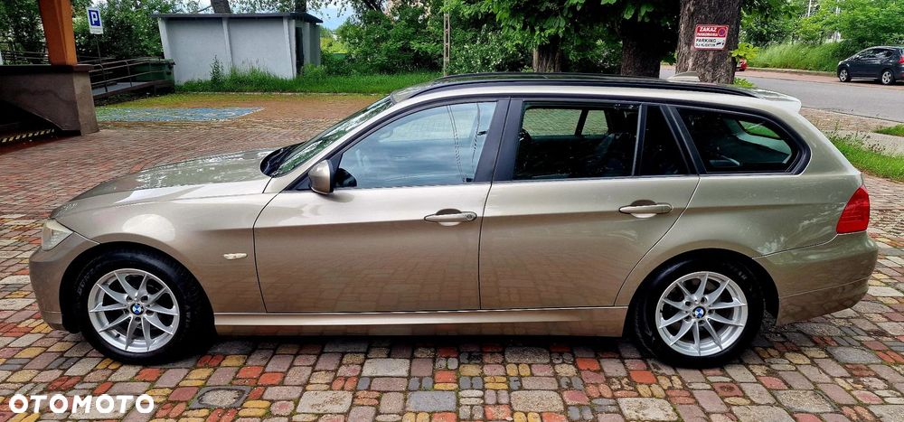 BMW Seria 3 320d DPF Edition Sport - 28
