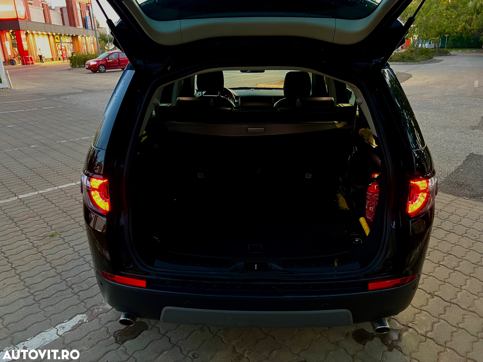 Land Rover Discovery Sport - 12