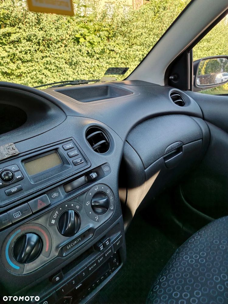 Toyota Yaris 1.0 Base - 5