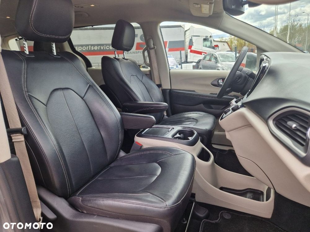 Chrysler Pacifica - 23