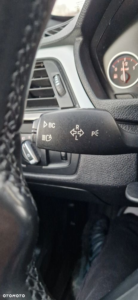 BMW Seria 3 318d DPF Edition Sport - 22