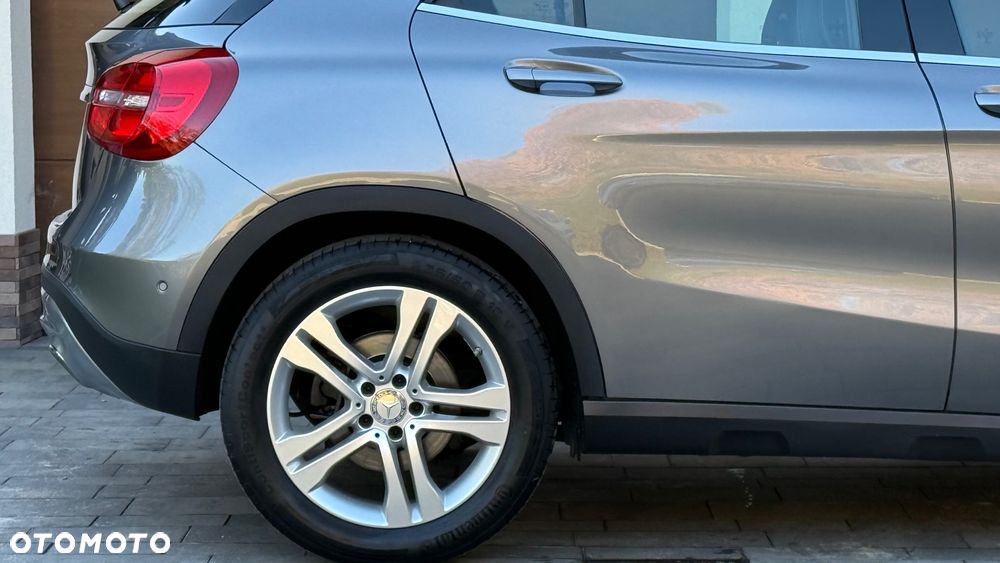 Mercedes-Benz GLA - 10