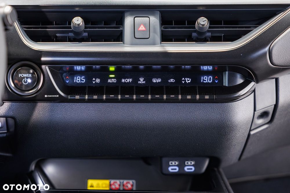 Lexus UX 300h F Sport AWD - 25