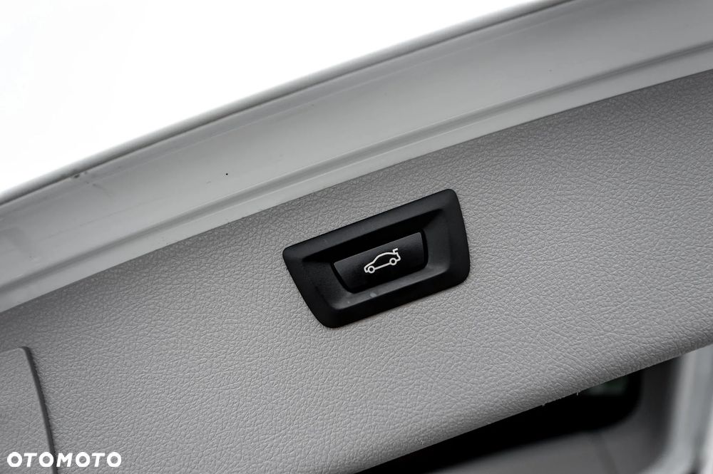BMW Seria 3 318d Sport Line - 32