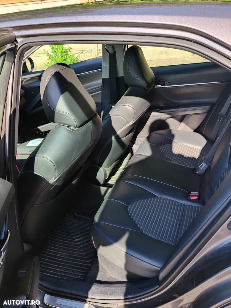 Toyota Camry 2.5 Exclusive - 6