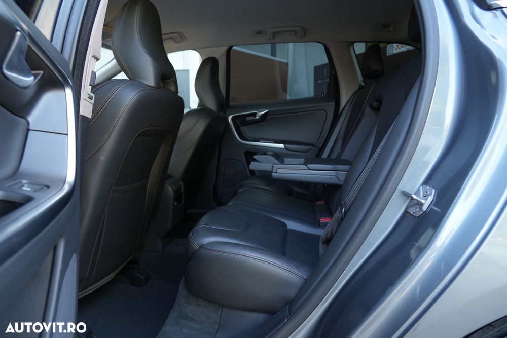 Volvo XC 60 D4 Geartronic Summum - 12