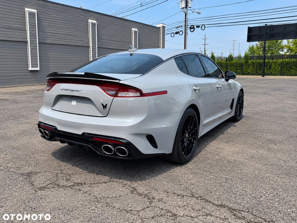 Kia Stinger - 7