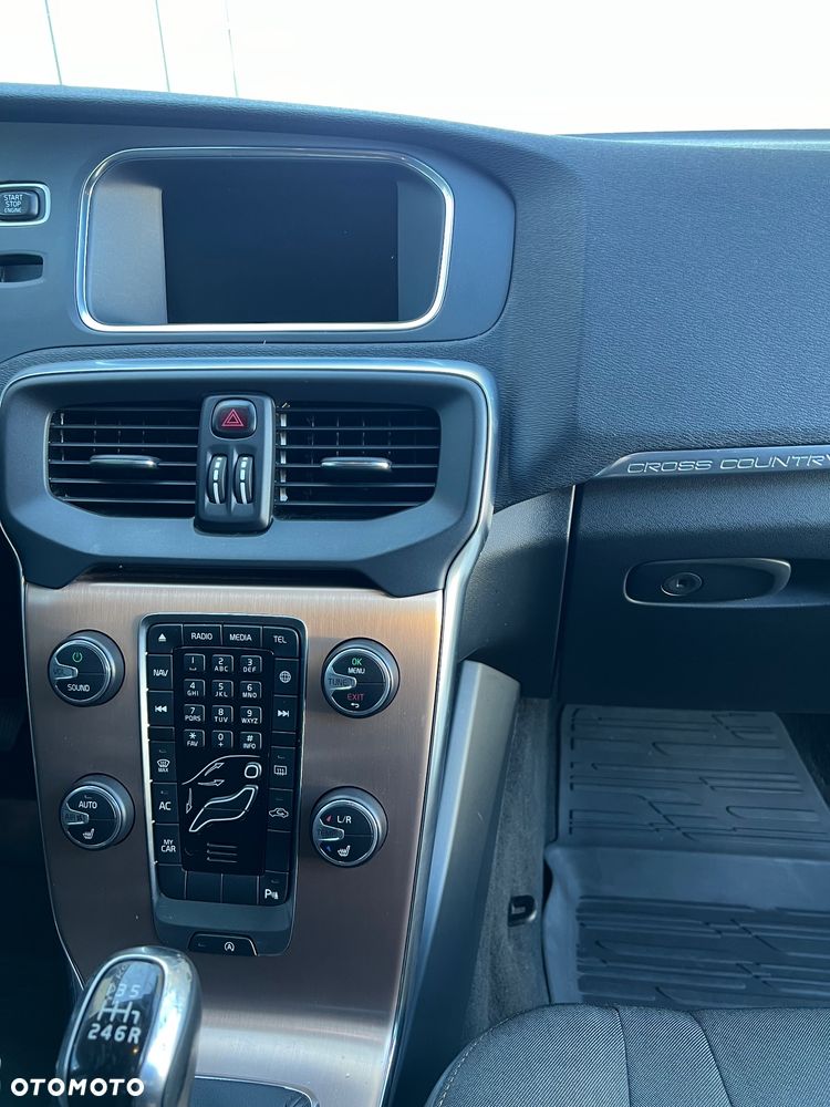 Volvo V40 Cross Country D4 Momentum - 21