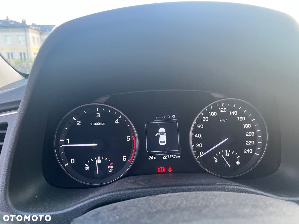 Hyundai Elantra - 9