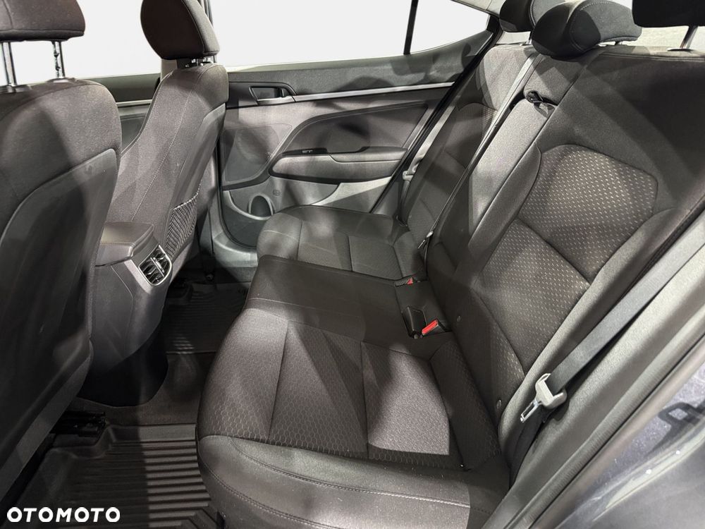 Hyundai Elantra - 14